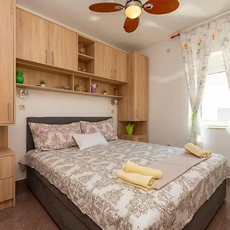 Sunny Apartment *